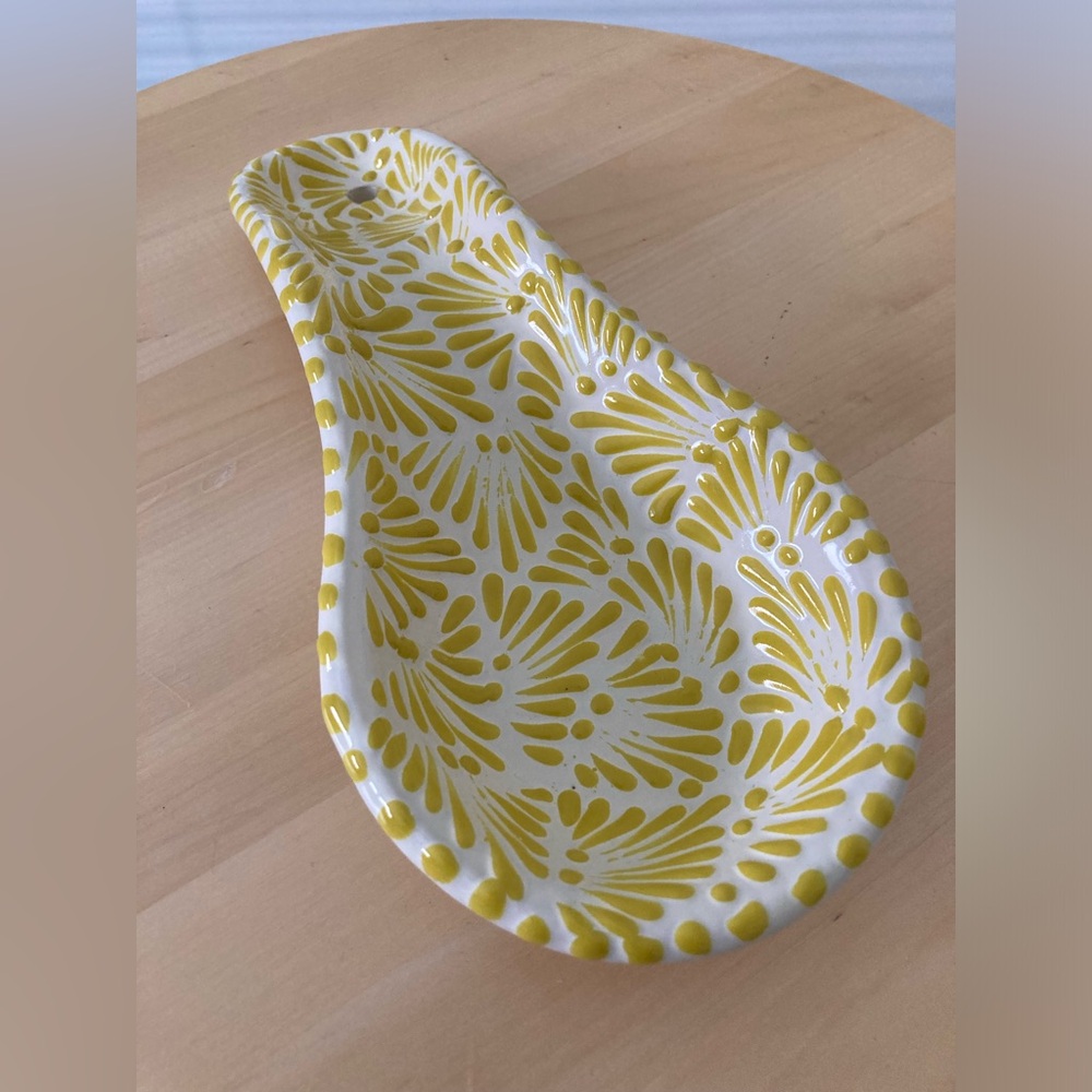 Talavera spoon rest, original Mexican talavera hand made. Color cream en yellow